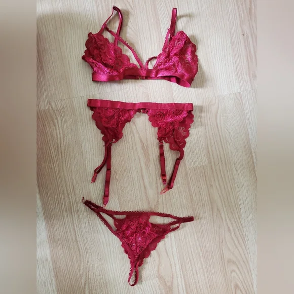 Red Lace Lingerie Set - Picture 1 of 1
